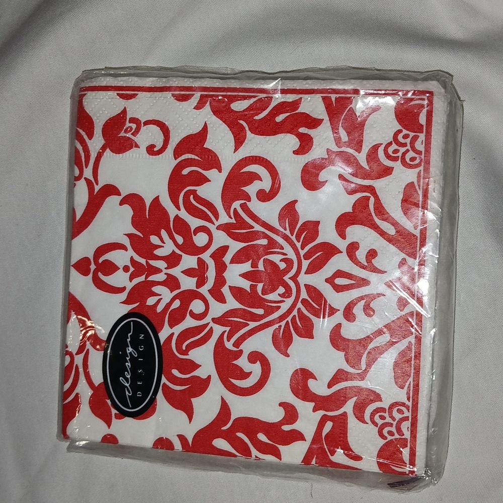 Design Novelties Beverage Napkins Party Supplies red white 20 Count 3 ply NWT